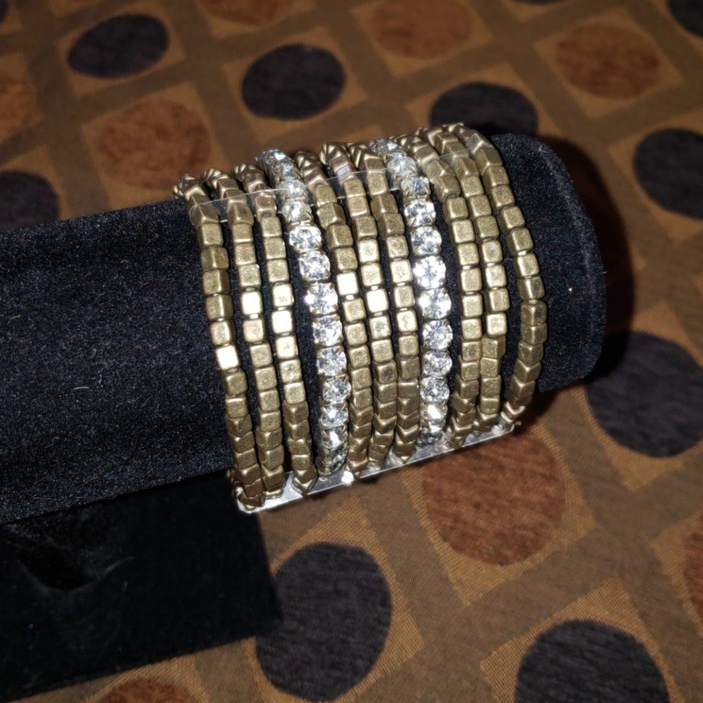 Elastic cuff bracelet
